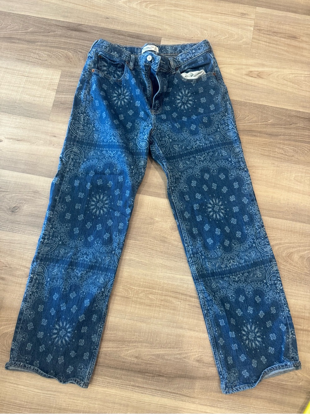 Abercrombie and Fitch high-rise 90 relaxed Jean like new.